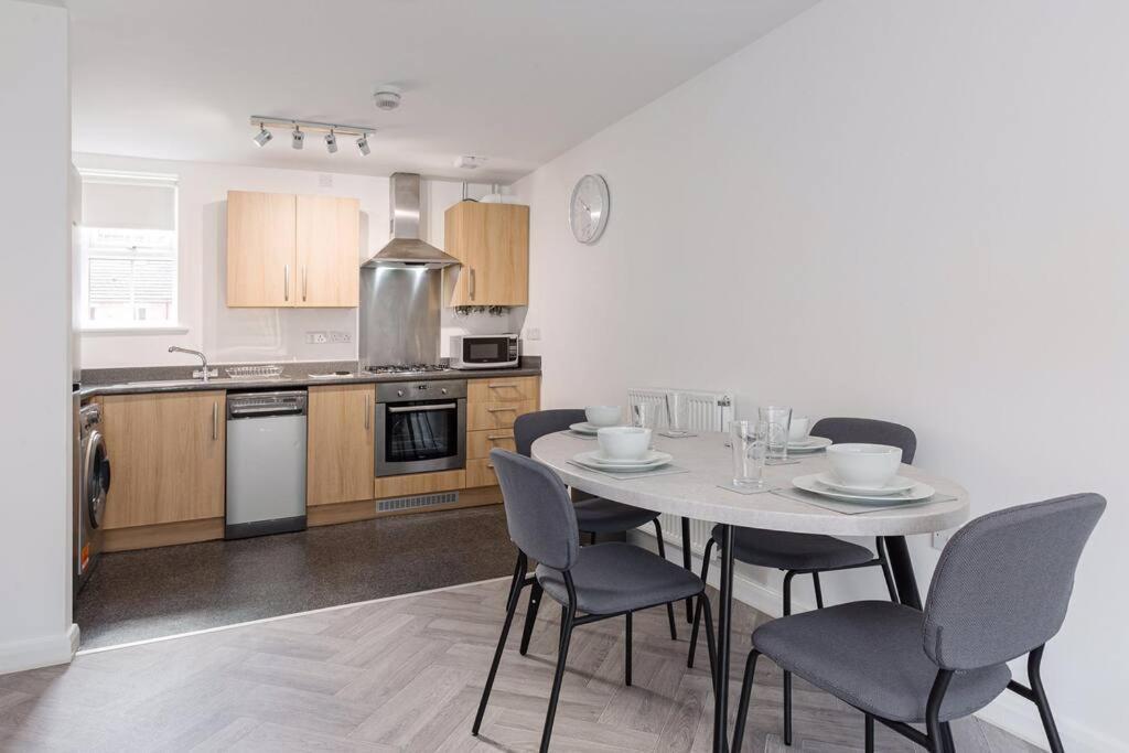Stylish 2 Bed Flat/liverpool City/free Parking Apartment *